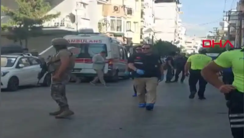 İzmir'de Şok Silahlı Saldırı: İki Polis Şehit Oldu, Bir Kişi Yaralandı!