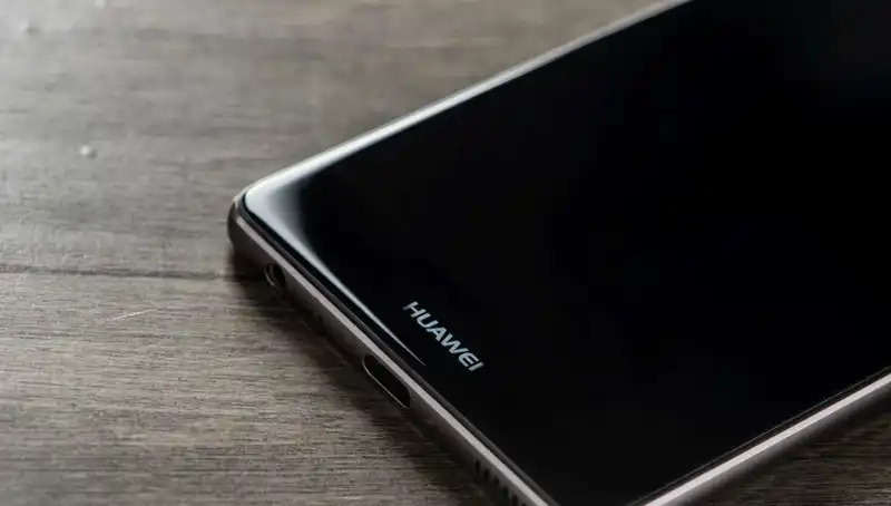 Huawei, Yeni Katlanabilir Telefonuyla Mobil Dünyayı Salladı